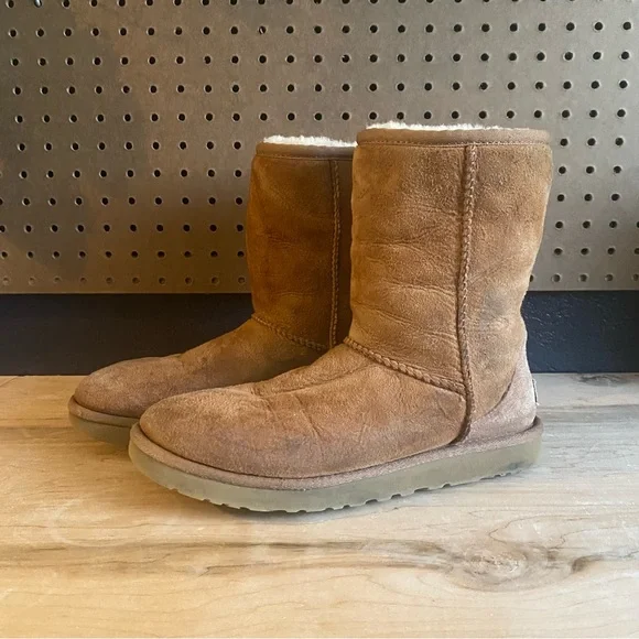 UGGs classic brown boots size 7 - Picture 3 of 8